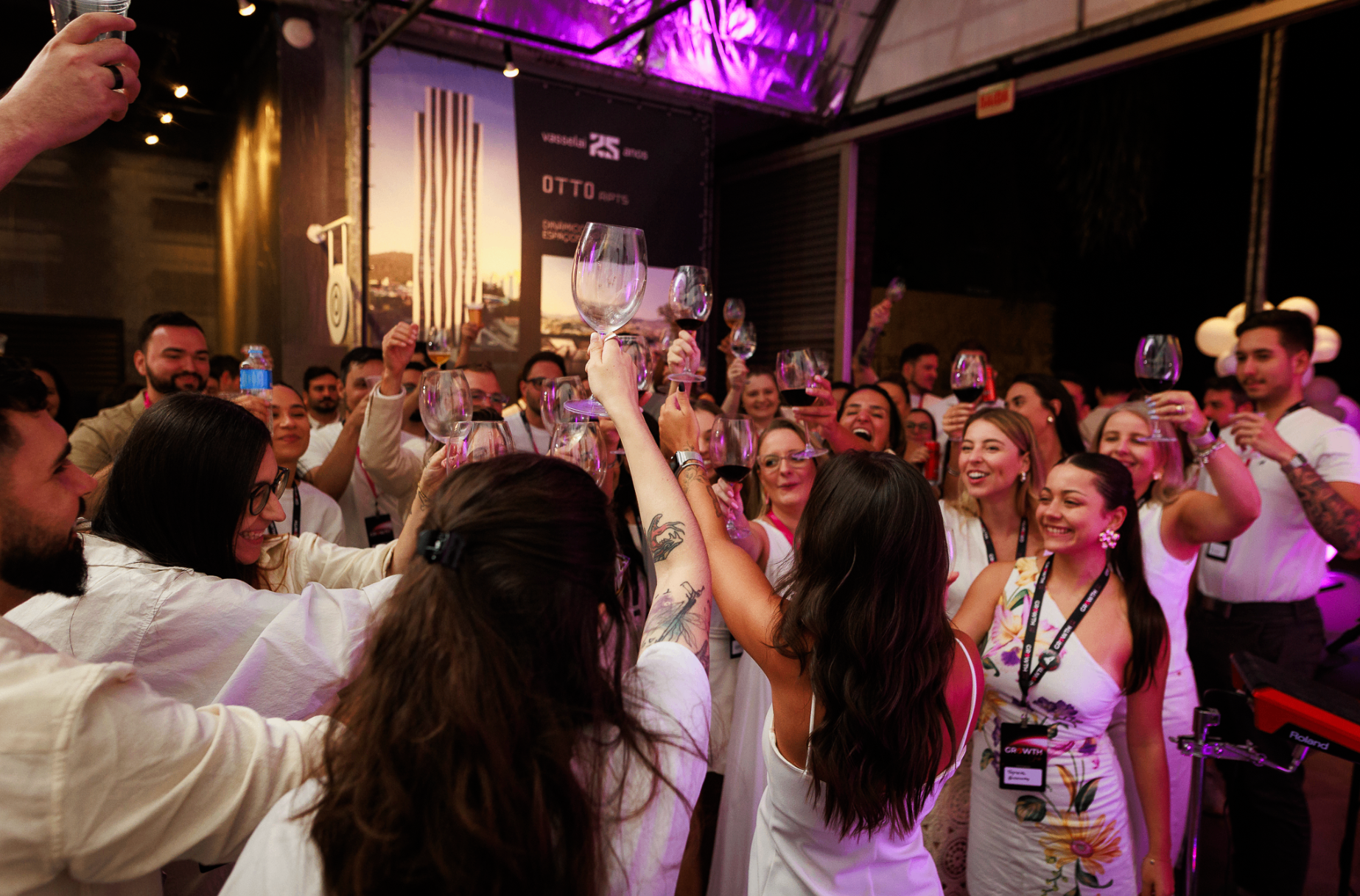 2 anos brindando o crescimento · Festa de 2 anos do GrowthClub